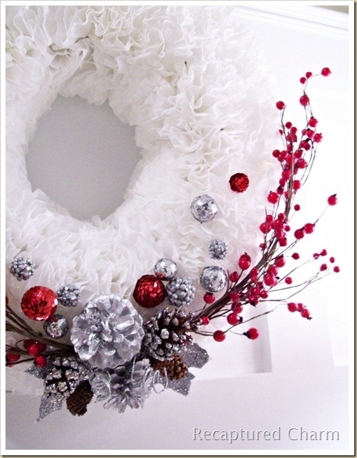 50+ Festive Wreaths To Deck Your Door For The Holidays 4