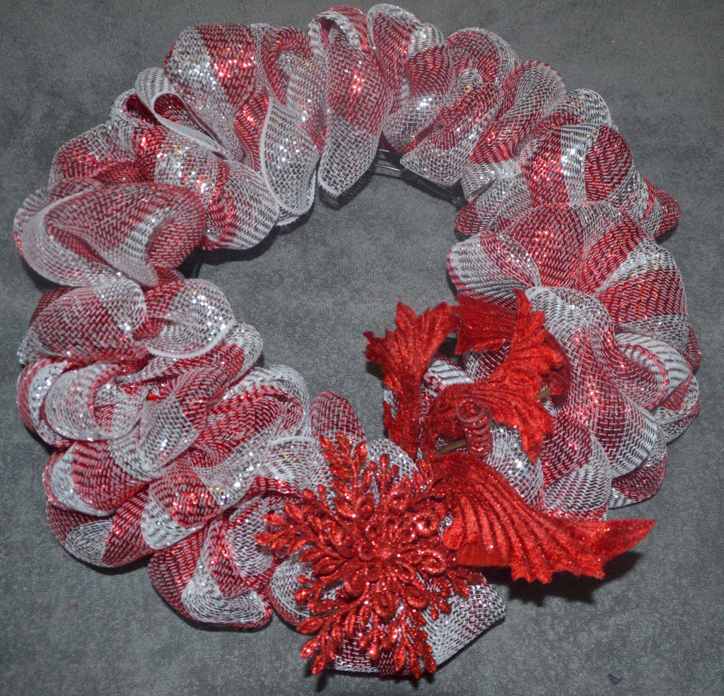 50+ Festive Wreaths To Deck Your Door For The Holidays 28