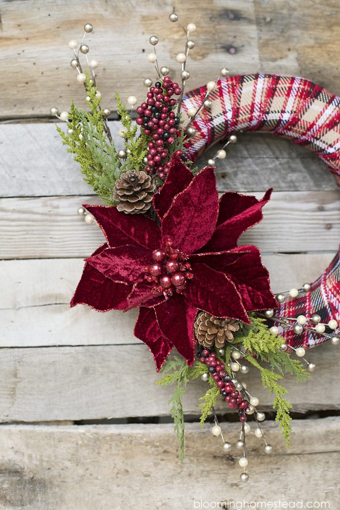 50+ Festive Wreaths To Deck Your Door For The Holidays 47