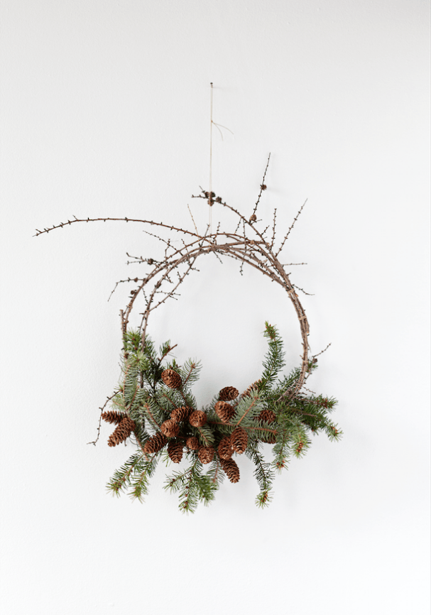 50+ Festive Wreaths To Deck Your Door For The Holidays 46