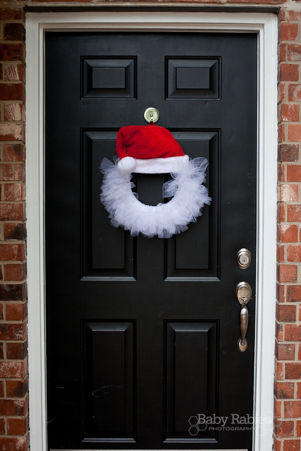50+ Festive Wreaths To Deck Your Door For The Holidays 22