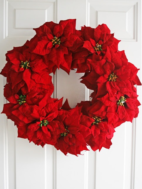 50+ Festive Wreaths To Deck Your Door For The Holidays 11