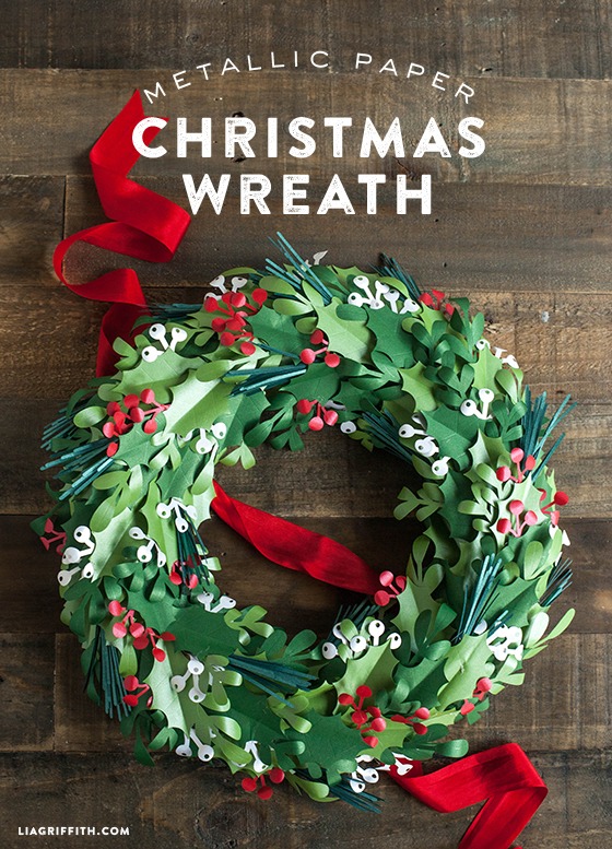 50+ Festive Wreaths To Deck Your Door For The Holidays 31