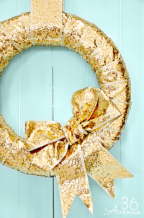 50+ Festive Wreaths To Deck Your Door For The Holidays 25