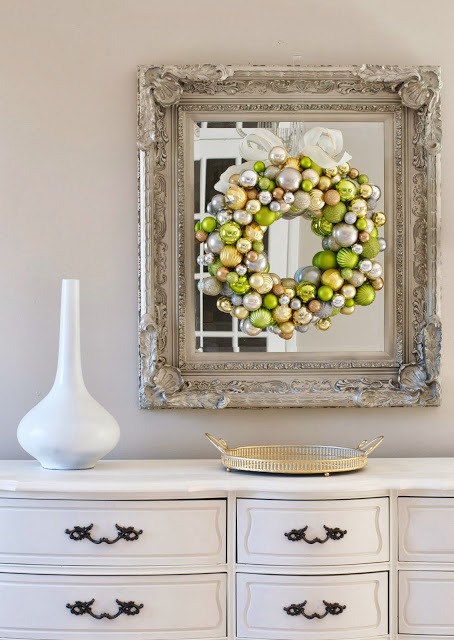 50+ Festive Wreaths To Deck Your Door For The Holidays 17