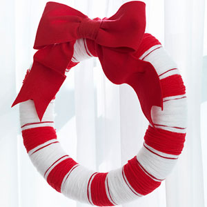50+ Festive Wreaths To Deck Your Door For The Holidays 14