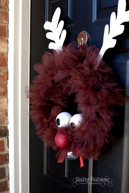 50+ Festive Wreaths To Deck Your Door For The Holidays 5