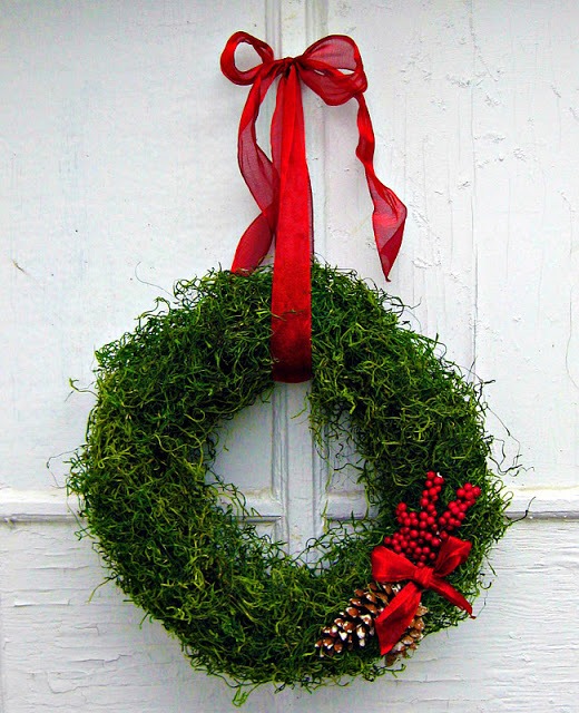 50+ Festive Wreaths To Deck Your Door For The Holidays 24