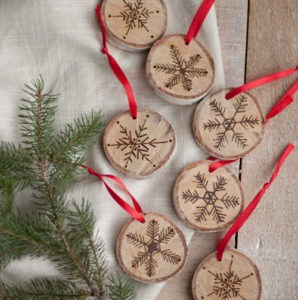 75 DIY Ornaments That'll Take Your Tree To The Next Level 95