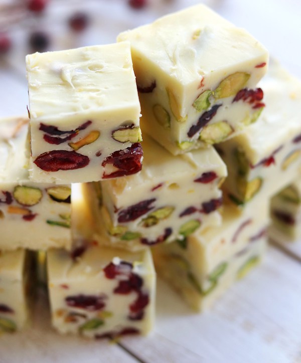 50 Awesome Christmas Fudge Recipes Bursting With Holiday Flavor 33