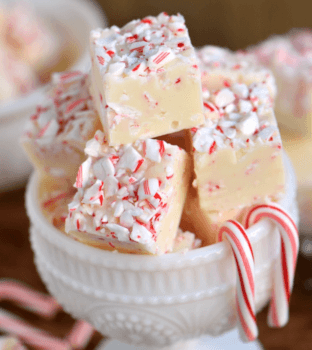 50 Awesome Christmas Fudge Recipes Bursting With Holiday Flavor 35