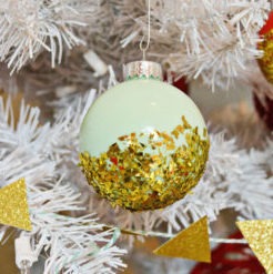 75 DIY Ornaments That'll Take Your Tree To The Next Level 81