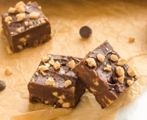 50 Awesome Christmas Fudge Recipes Bursting With Holiday Flavor 23