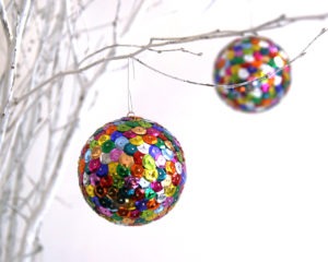 75 DIY Ornaments That'll Take Your Tree To The Next Level 86
