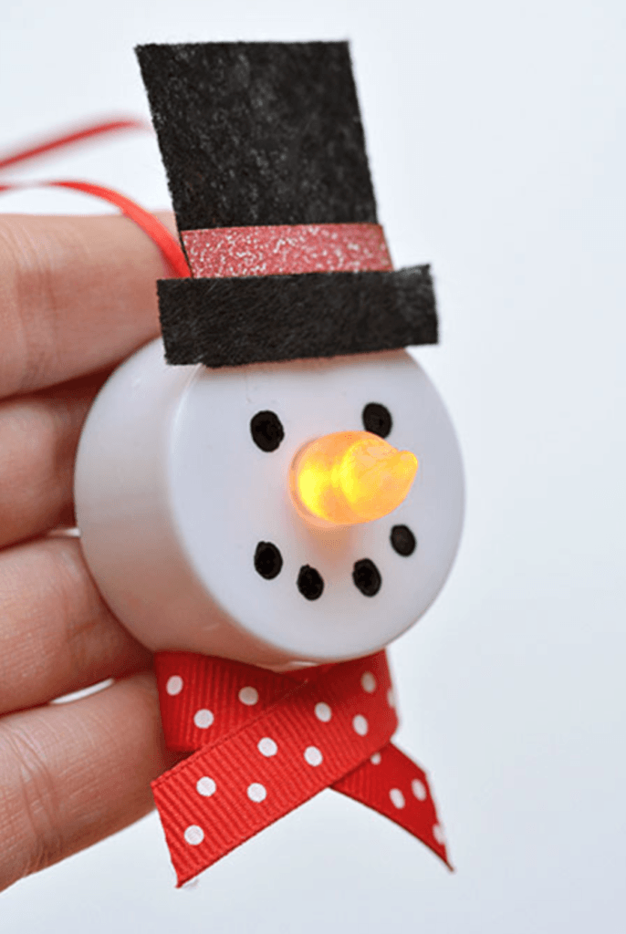 75 DIY Ornaments That'll Take Your Tree To The Next Level 16