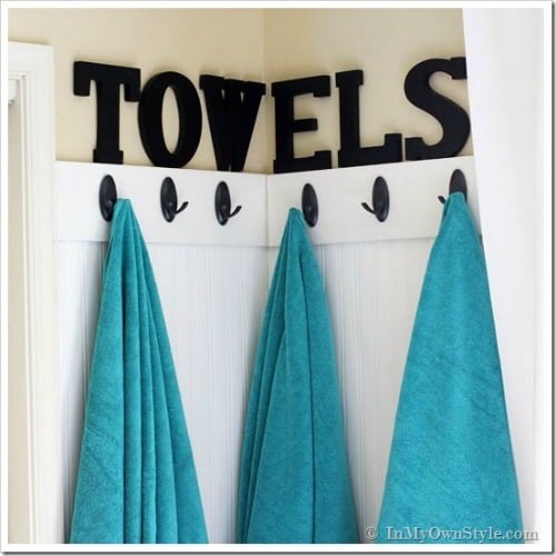 21 Genius Tips To Organize Literally Everything With Command Hooks 14
