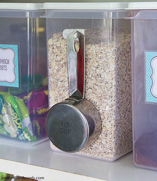 21 Genius Tips To Organize Literally Everything With Command Hooks 21
