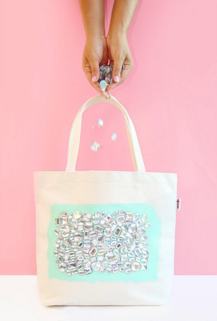 11 Easy to Make DIY Totes To Carry All Your Junk With Pride 9