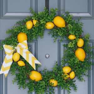 33 Summer Wreaths for Your Front Door 29