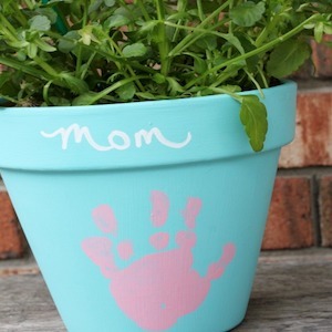 50 Mother's Day DIY Ideas She Will Love That Are Inexpensive & Ridiculously Easy 43