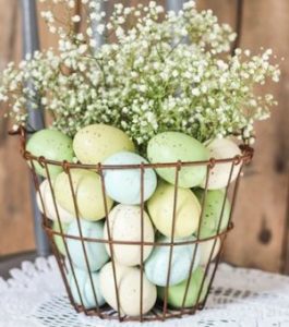 40 Easy & Inexpensive Centerpieces for Spring & Easter 10