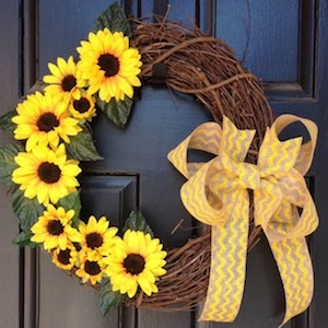33 Summer Wreaths for Your Front Door 20