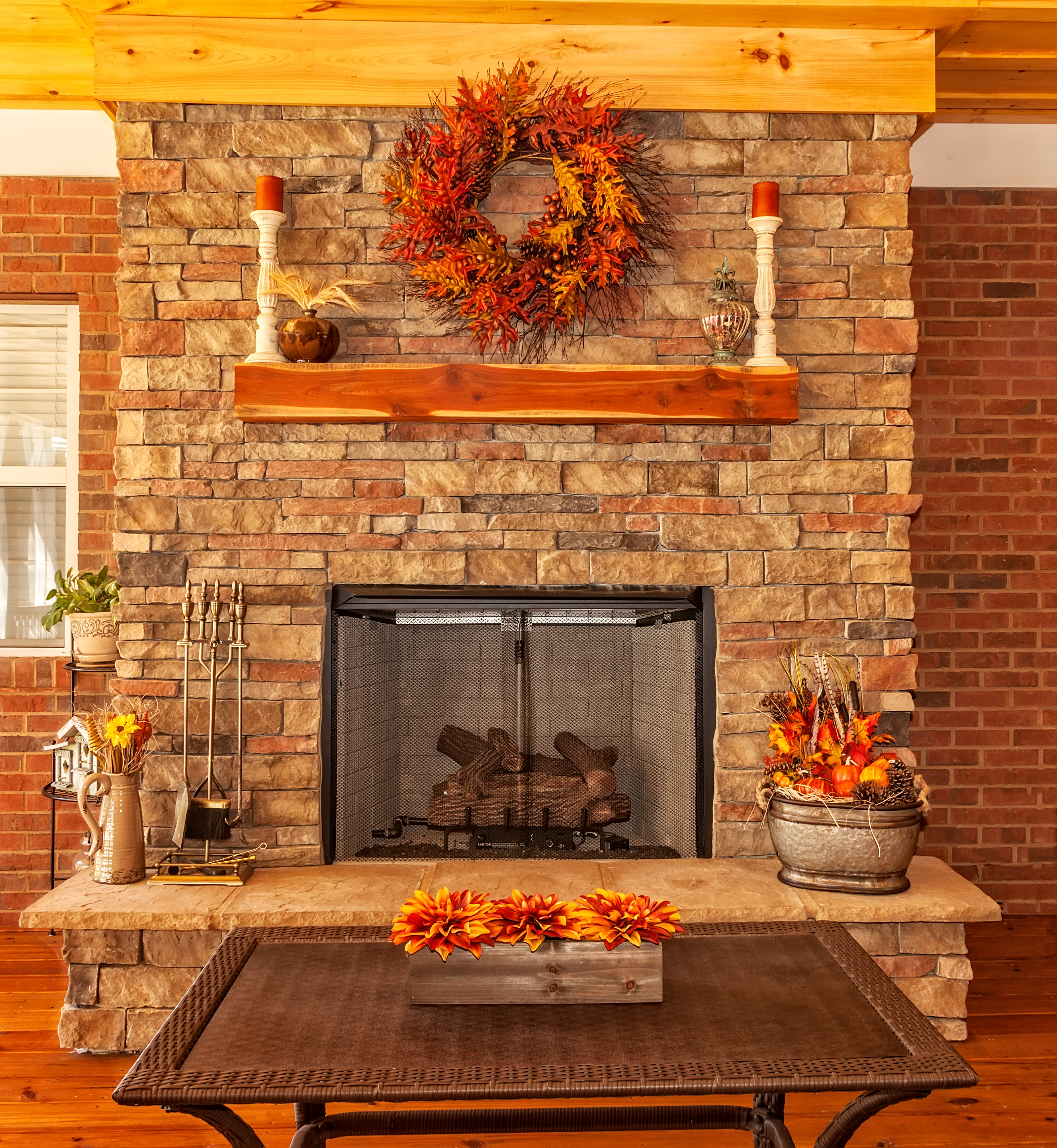 5 Fall Mantel Decorating Ideas That'll Make You Look Like a Pro 8