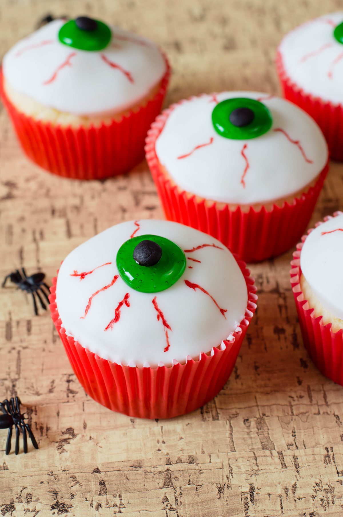 45 Fun & Festive Halloween Cupcake Ideas 13