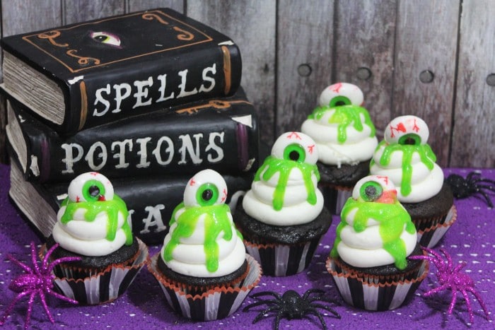45 Fun & Festive Halloween Cupcake Ideas 6