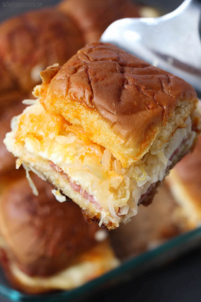 20 Delicious Slider Recipes for Tailgating 11