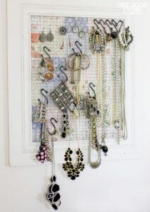 21 DIY Jewelry Organizers: A Practical and Stylish Way to Store Your Collection 10