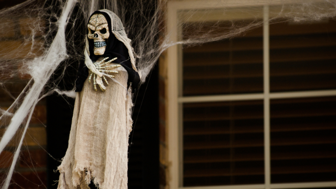 Scary Halloween Decorations: Terrify Your Guests with These 10 Spooky Ideas 1